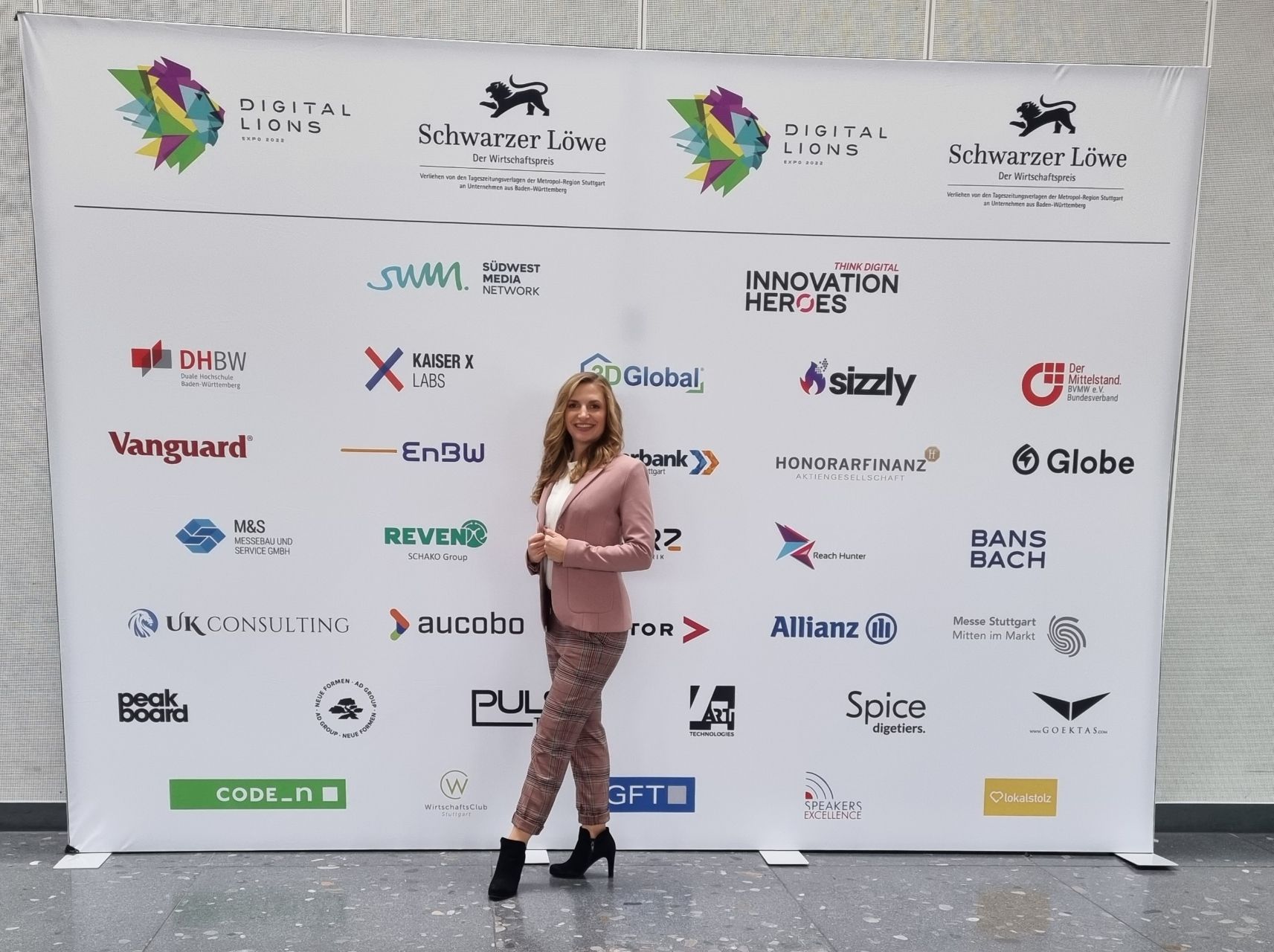Janine Mehner moderiert Digital Lions Club Konferenz auf der Stuttgarter Messe